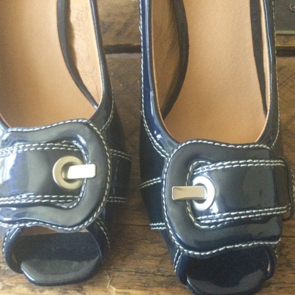 Type Z Heels - Picture 2 of 4